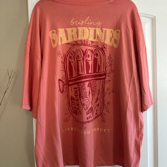 Vinyl Threads Coral Top 2X Oversized Tee Sardines - Picture 5 of 5